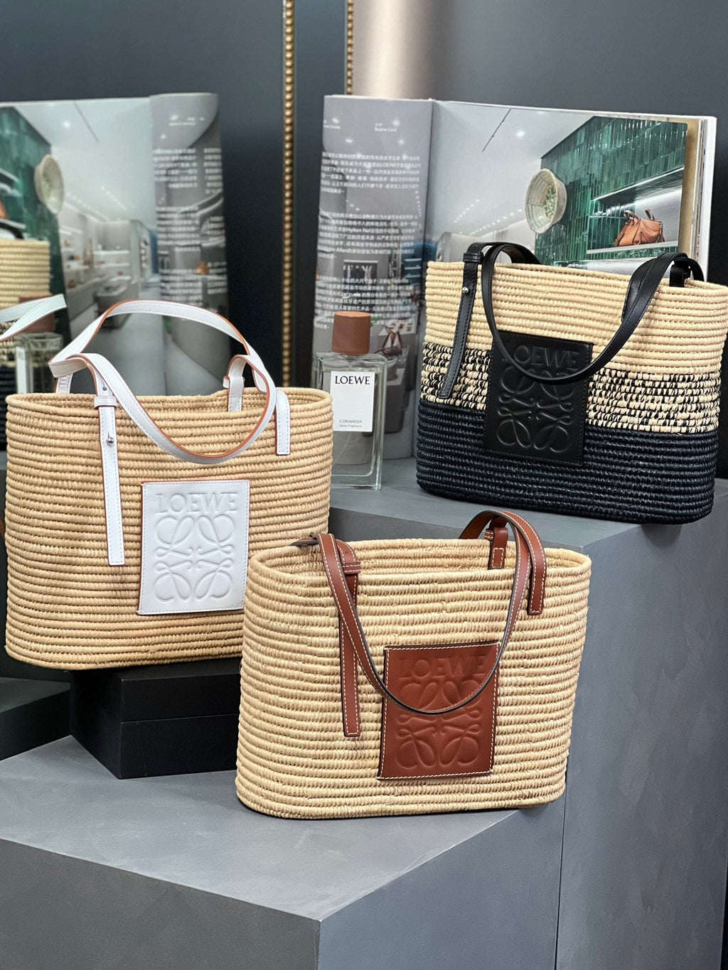 LOEWE SMALL SQUARE  28 BASKET BAG IN RAFFIA AND CALFSKIN