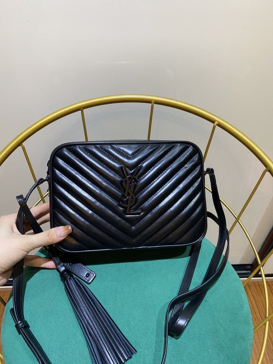 SAINT LAURENT LOU 23 CAMERA BAG IN BLACK QUILTED LEATHER