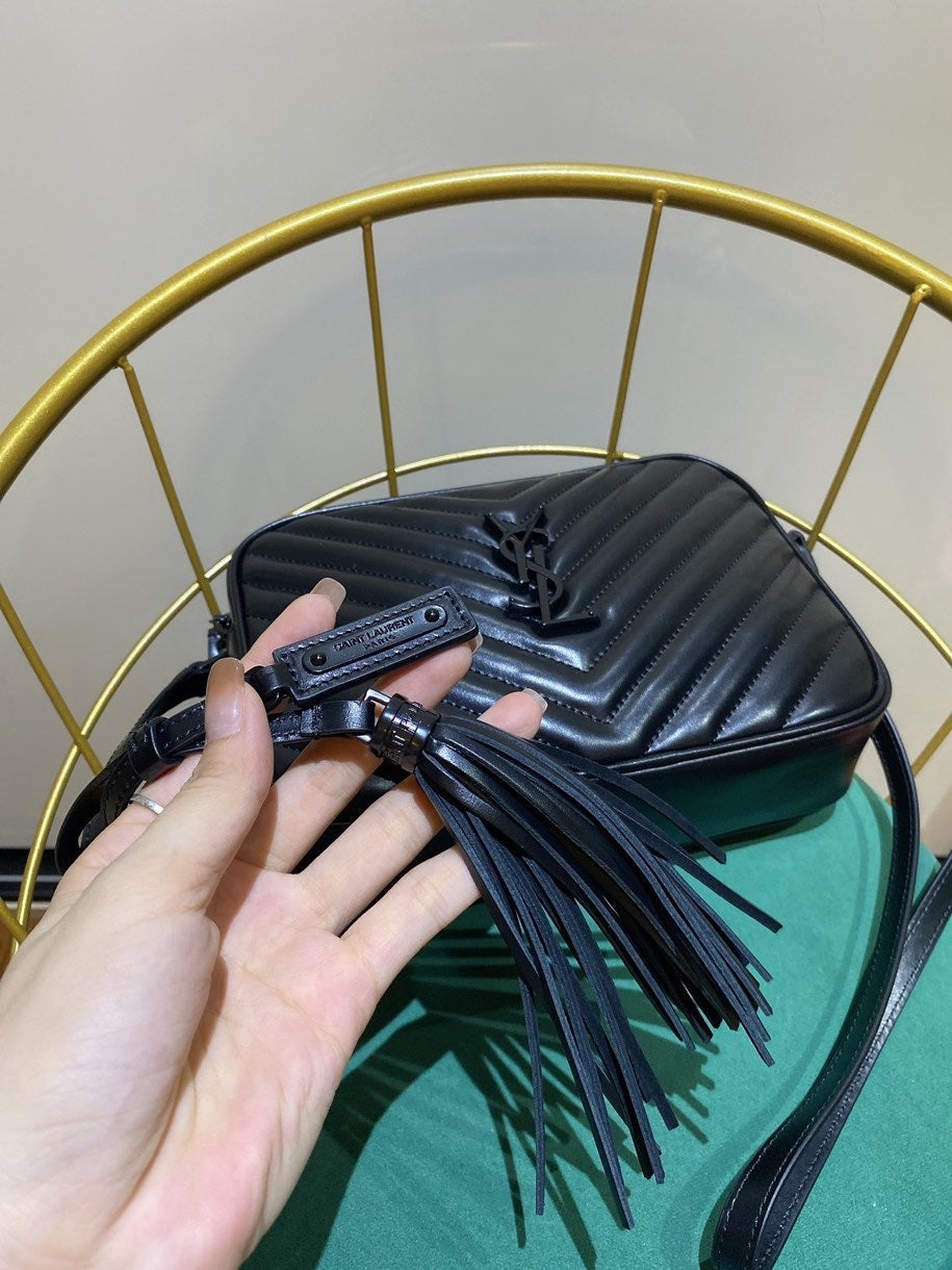 SAINT LAURENT LOU 23 CAMERA BAG IN BLACK QUILTED LEATHER