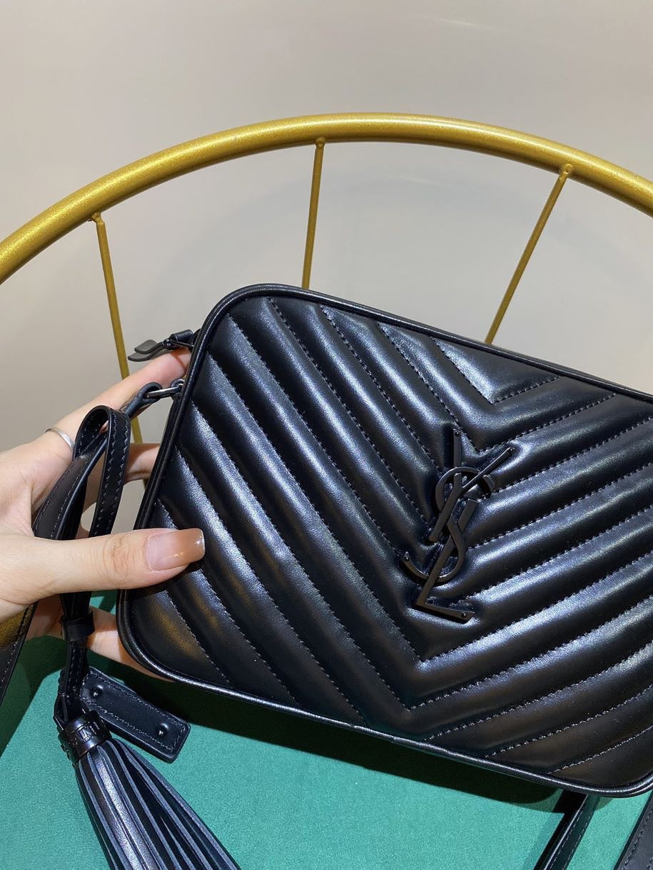 SAINT LAURENT LOU 23 CAMERA BAG IN BLACK QUILTED LEATHER
