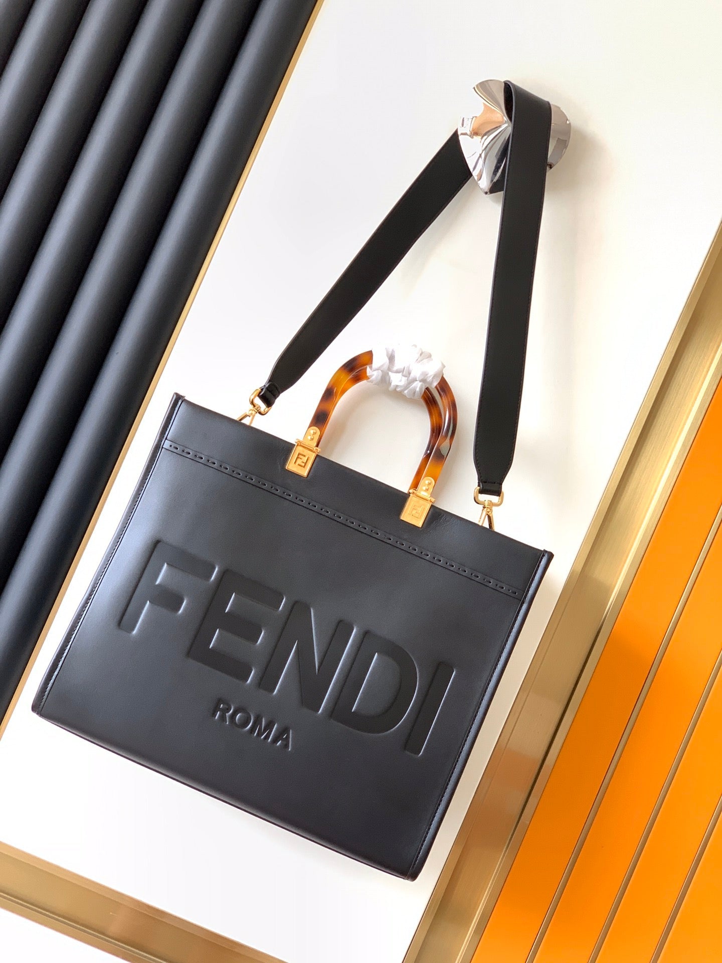 FENDI Fend Sunshine Medium Bag 35 Black Leather