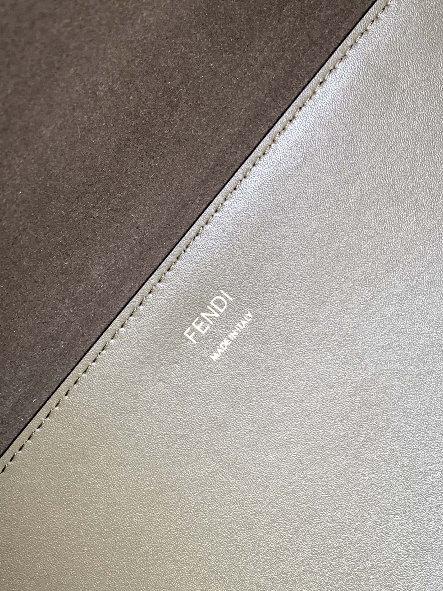 FENDI Fend Sunshine Medium Bag 35 Olive Leather