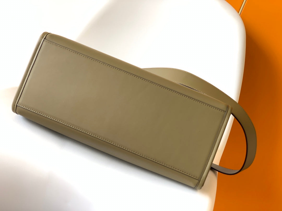 FENDI Fend Sunshine Medium Bag 35 Olive Leather
