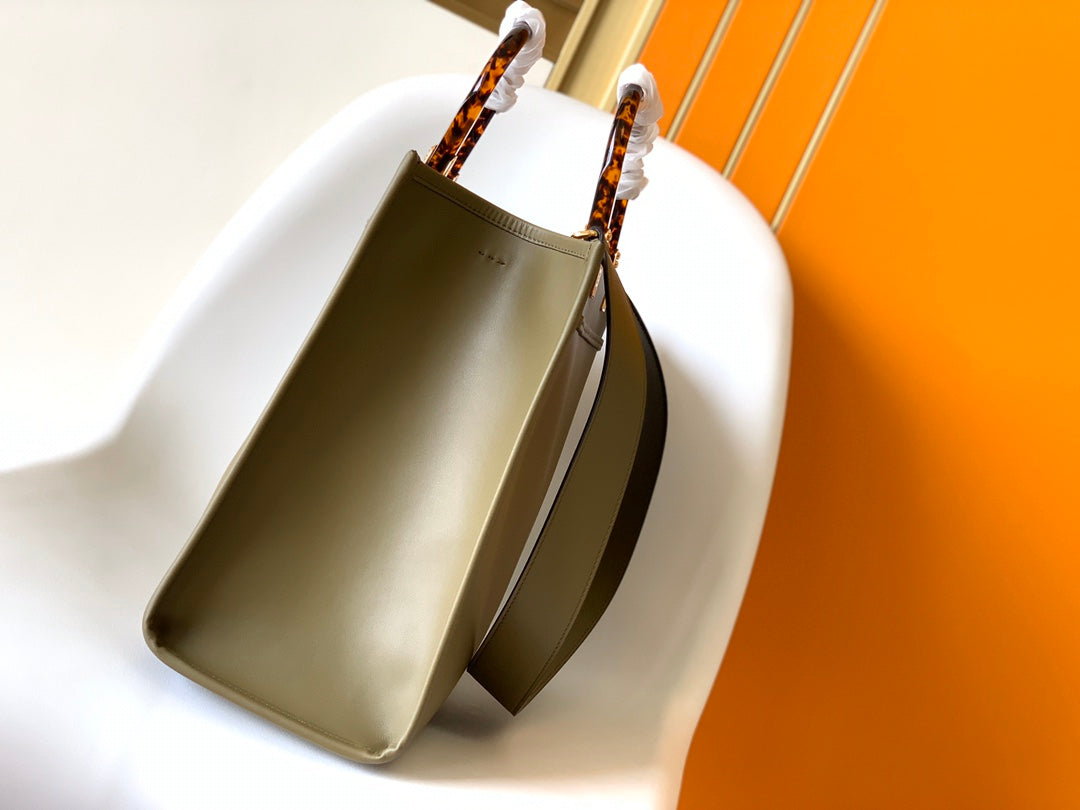 FENDI Fend Sunshine Medium Bag 35 Olive Leather