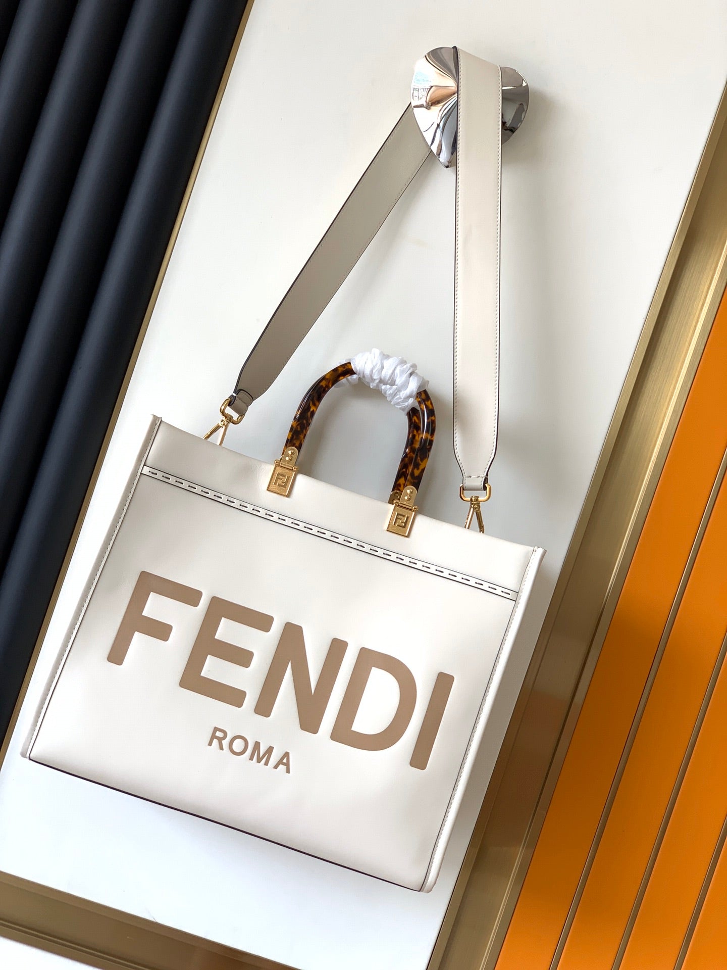 FENDI Fend Sunshine Medium Bag 35 White Leather