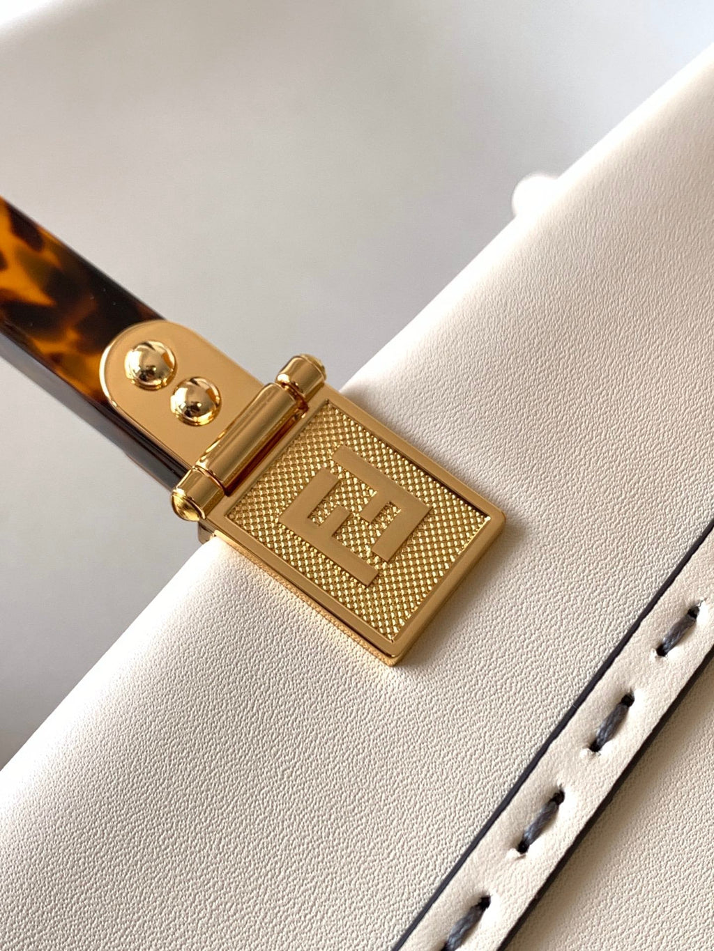 FENDI Fend Sunshine Medium Bag 35 White Leather