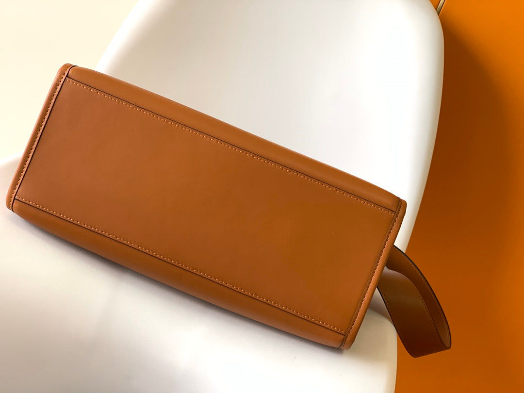 FENDI Fend Sunshine Medium Bag 35 Tan Leather