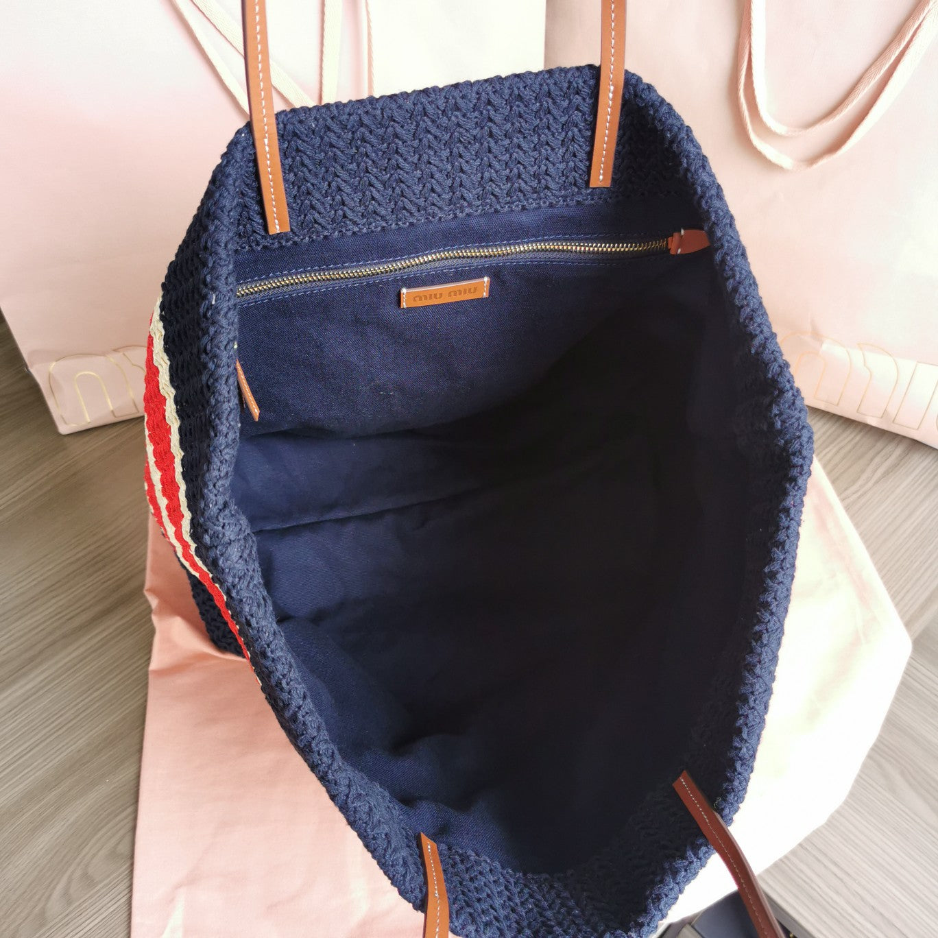 MIU MIU TOTE BAG 40 IN STRIPED PATTERN OF BLACK RED AND CREAM WHITE WOVEN RAFFIA