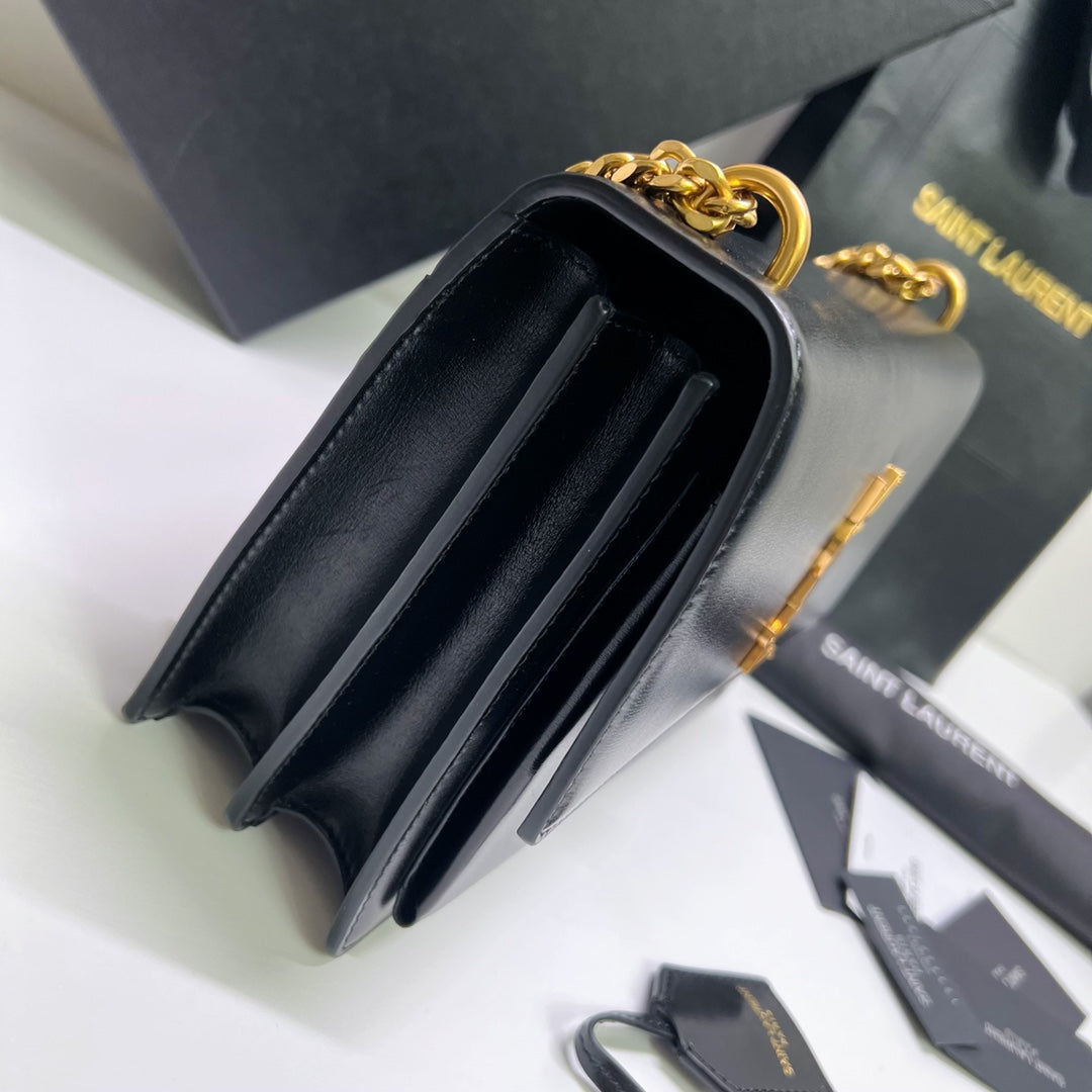 SAINT LAURENT SUNSET MEDIUM 22 IN BLACK CALFSKIN GOLD HARDWARE