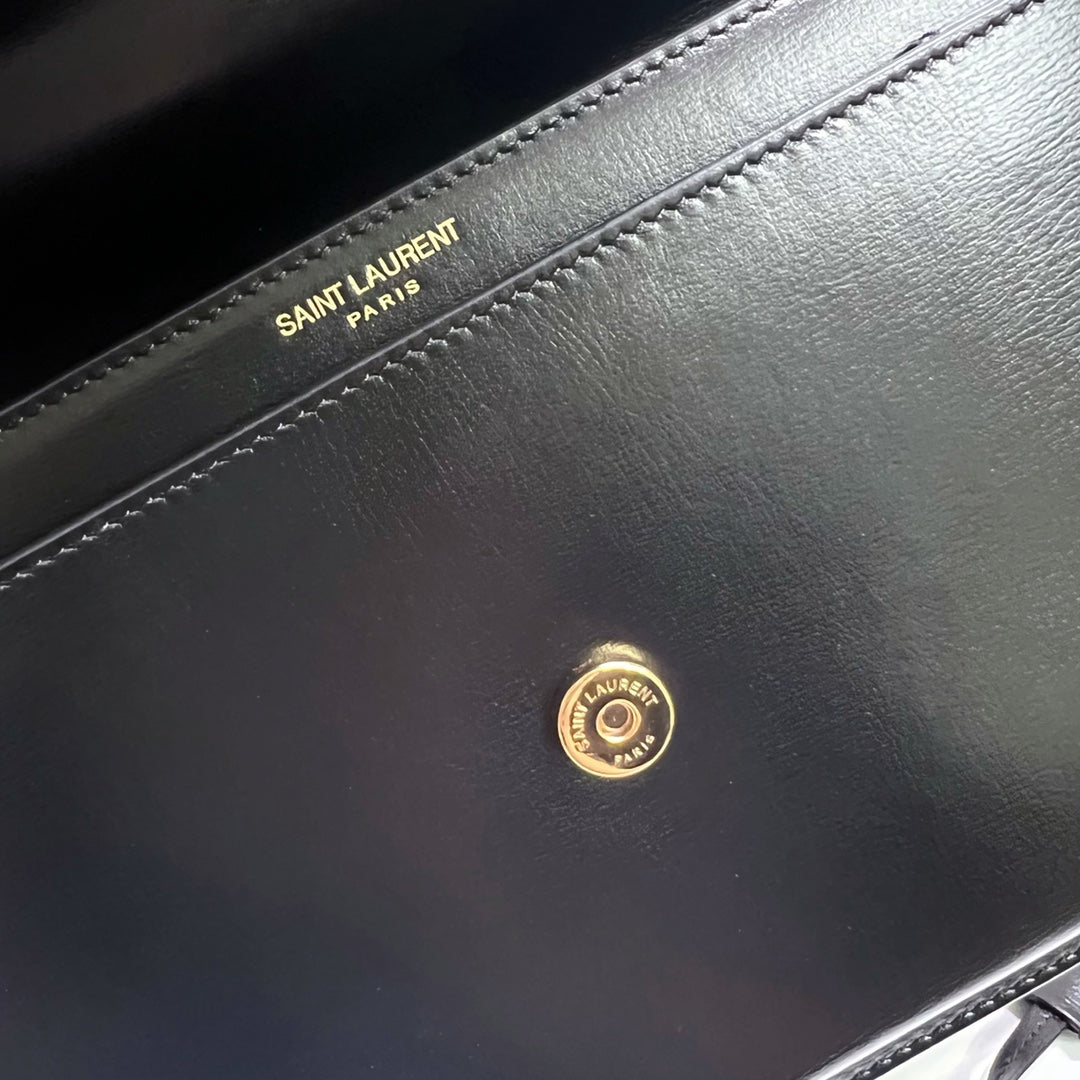 SAINT LAURENT SUNSET MEDIUM 22 IN BLACK CALFSKIN GOLD HARDWARE
