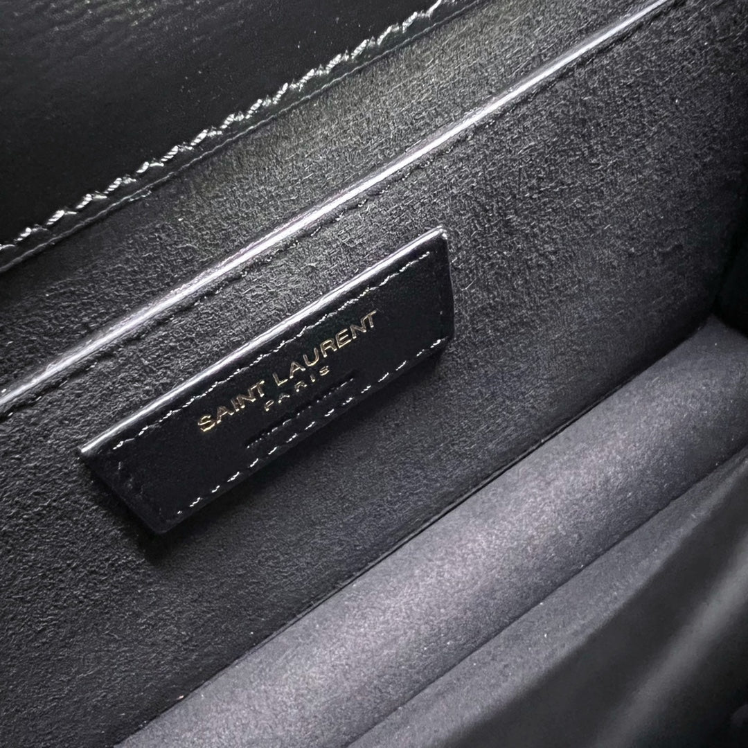SAINT LAURENT SUNSET MEDIUM 22 IN BLACK CALFSKIN GOLD HARDWARE