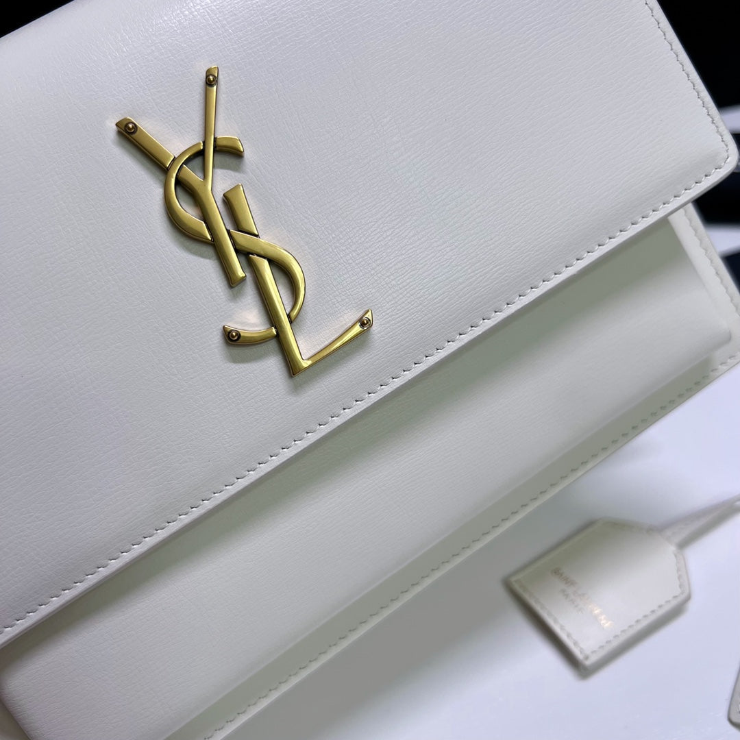 SAINT LAURENT SUNSET MEDIUM 22 IN WHITE CALFSKIN GOLD HARDWARE