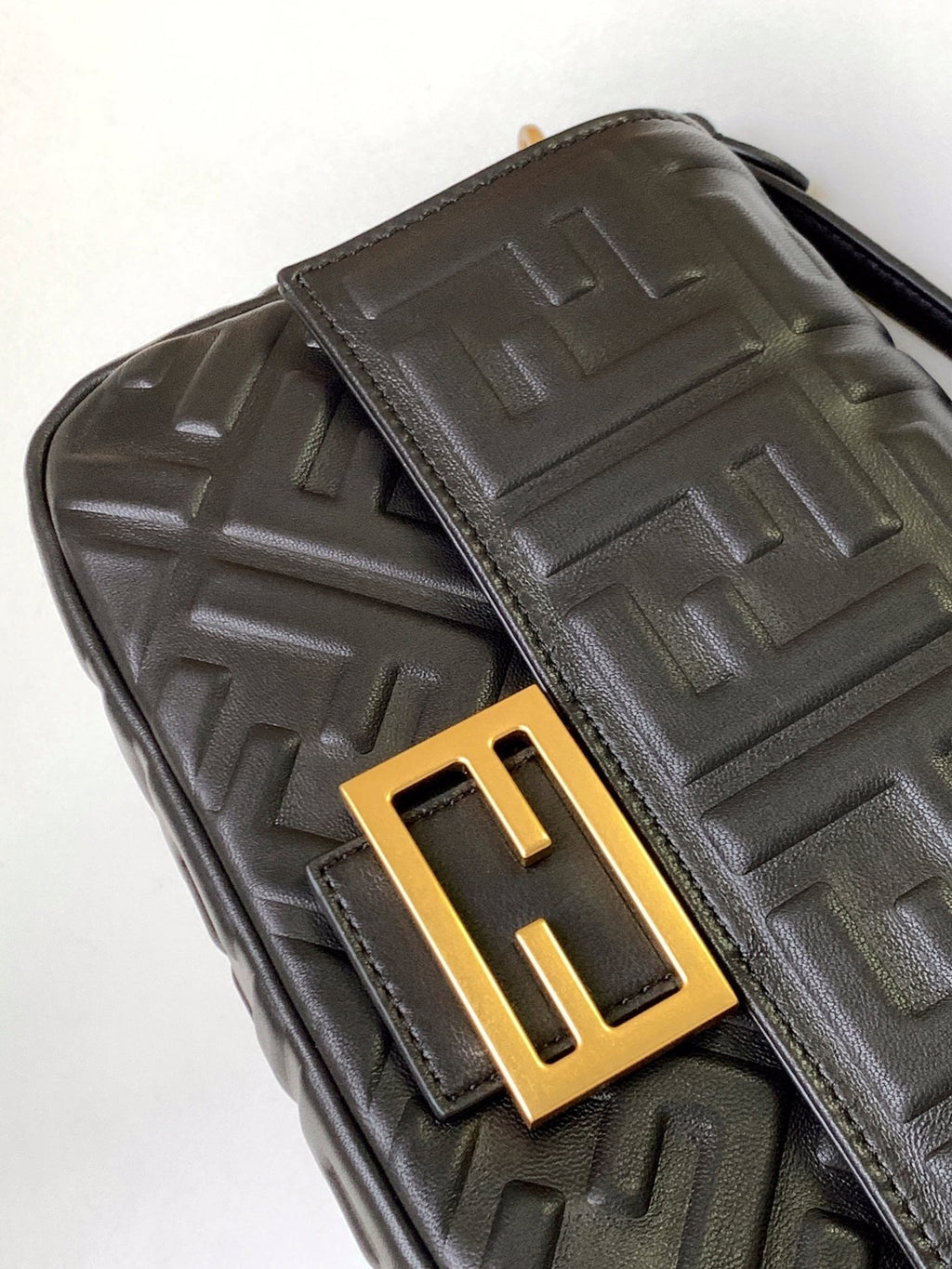 FENDI Fend Baguette 27 Bag With FF Motif Black Leather Ghw