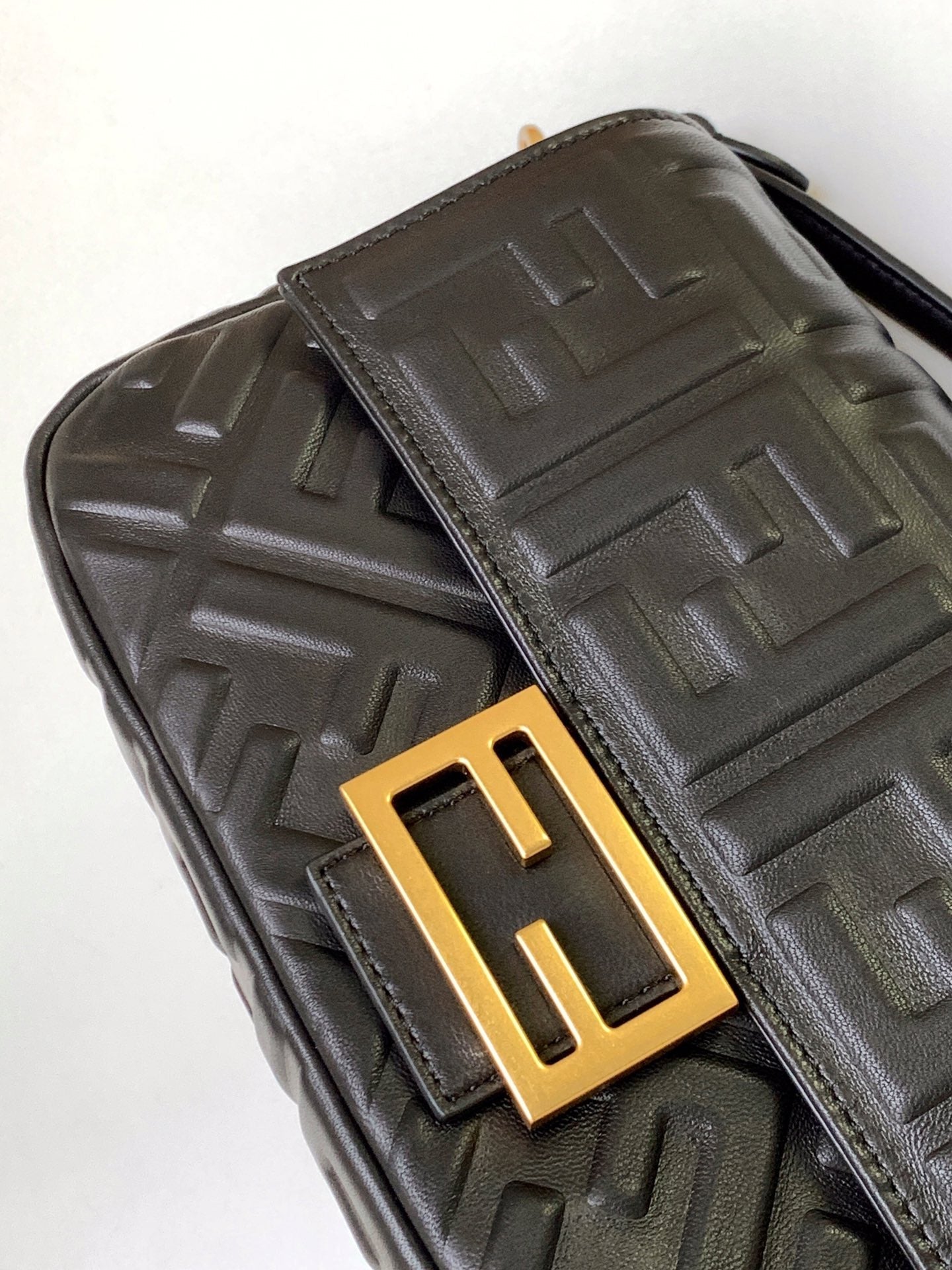 FENDI Fend Baguette 27 Bag With FF Motif Black Leather Ghw
