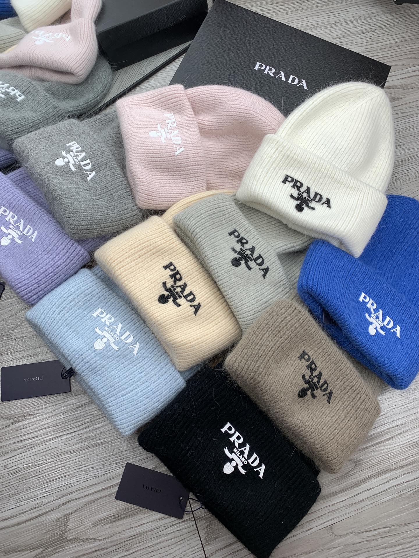 PRADA BEANIE HAT IN WHITE WOOL 108748