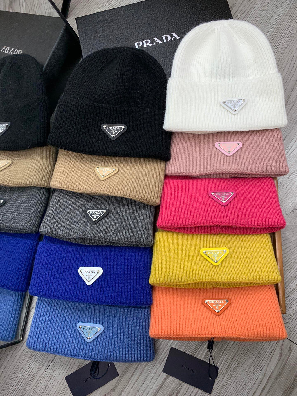 PRADA BEANIIE HAT IN CREPE PINK WOOL 335034