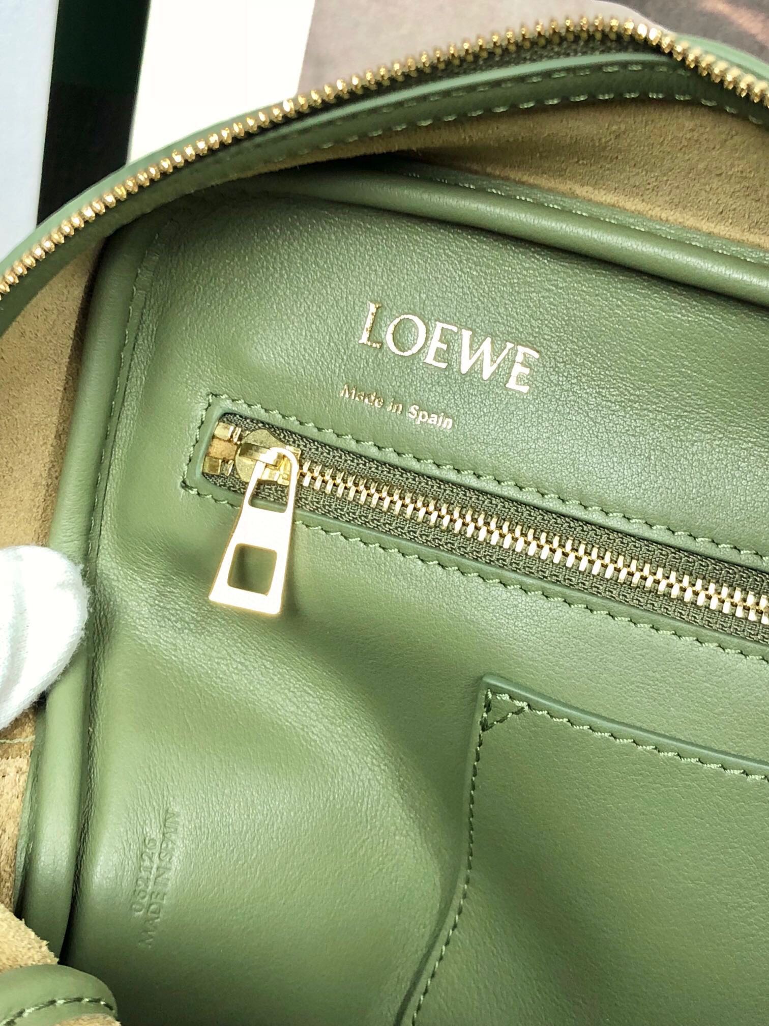 LOEWE LOE AMAZONA 28 BAG IN OLIVE GREEN CALFSKIN AND BEIGE MONOGRAM FABRIC
