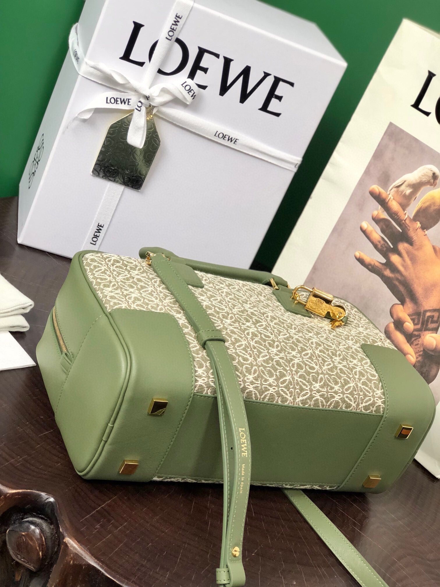 LOEWE LOE AMAZONA 28 BAG IN OLIVE GREEN CALFSKIN AND BEIGE MONOGRAM FABRIC
