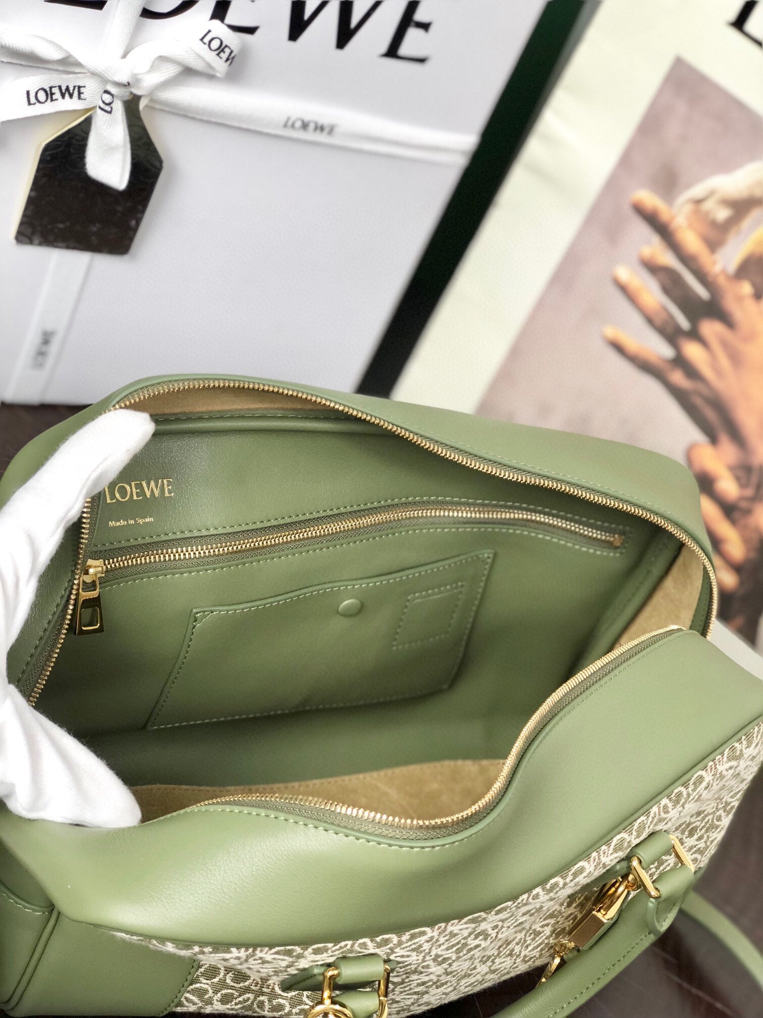 LOEWE LOE AMAZONA 28 BAG IN OLIVE GREEN CALFSKIN AND BEIGE MONOGRAM FABRIC