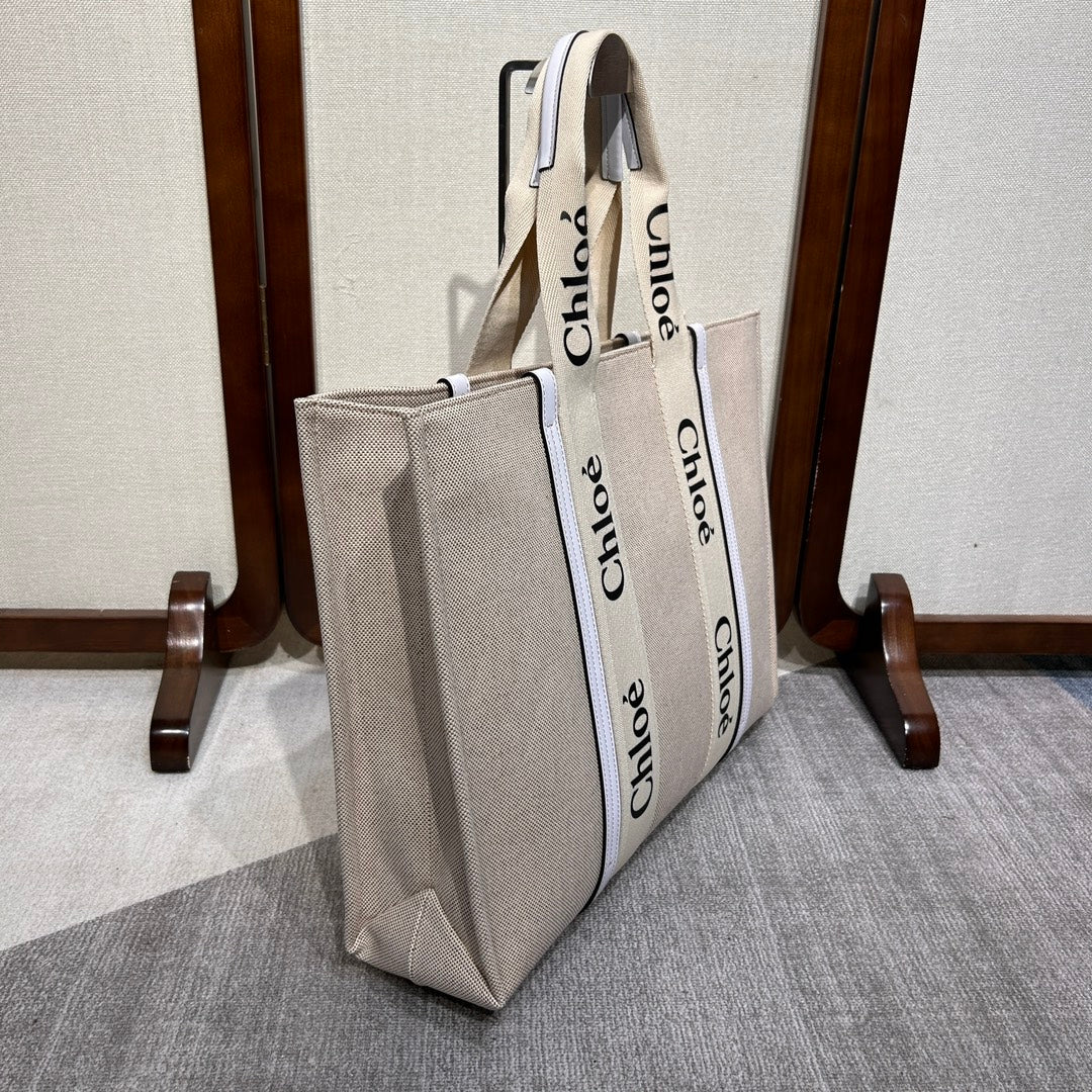 CHLOE LAGRE WOODY TOTE BAG 45 IN BEIGE LINEN CANVAS BLACK WEBBING LOGO EMBROIDER WHITE CALFSKIN