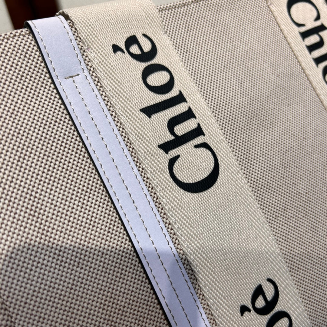 CHLOE MEDIUM WOODY TOTE BAG 37 IN BEIGE LINEN CANVAS WEBBING BLACK LOGO EMBROIDER WHITE CALFSKIN