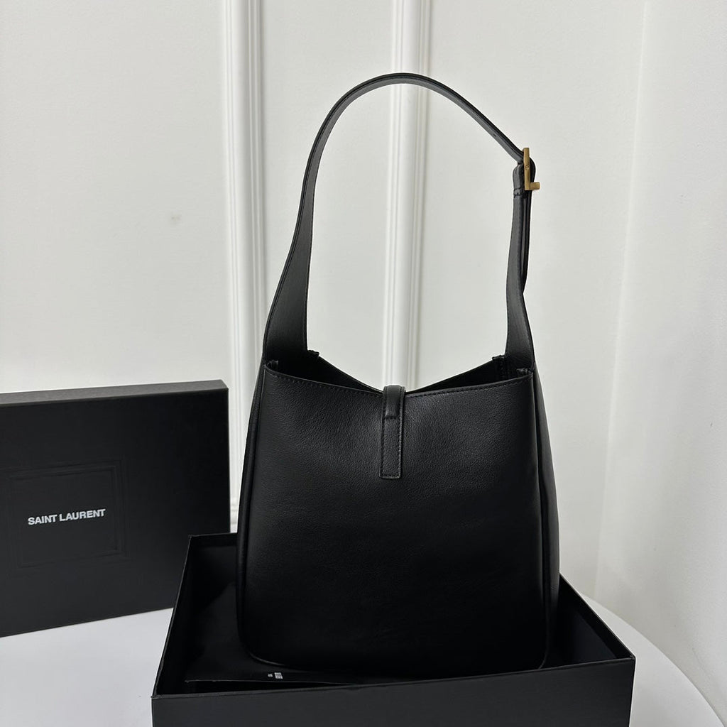 SAINT LAURENT LE 5 À 7 HANDBAG 22 IN BLACK CALFSKIN