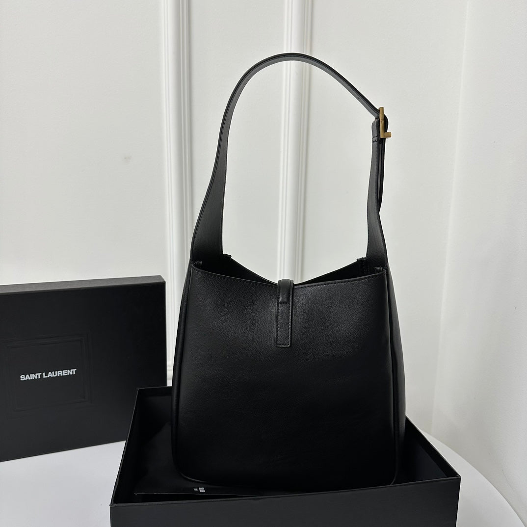 SAINT LAURENT LE 5 À 7 HANDBAG 22 IN BLACK CALFSKIN