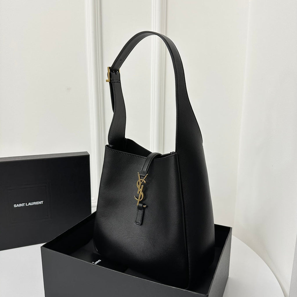 SAINT LAURENT LE 5 À 7 HANDBAG 22 IN BLACK CALFSKIN