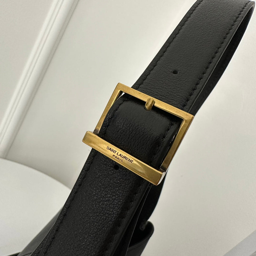 SAINT LAURENT LE 5 À 7 HANDBAG 22 IN BLACK CALFSKIN