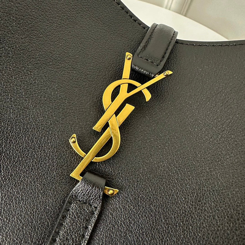 SAINT LAURENT LE 5 À 7 HANDBAG 22 IN BLACK CALFSKIN