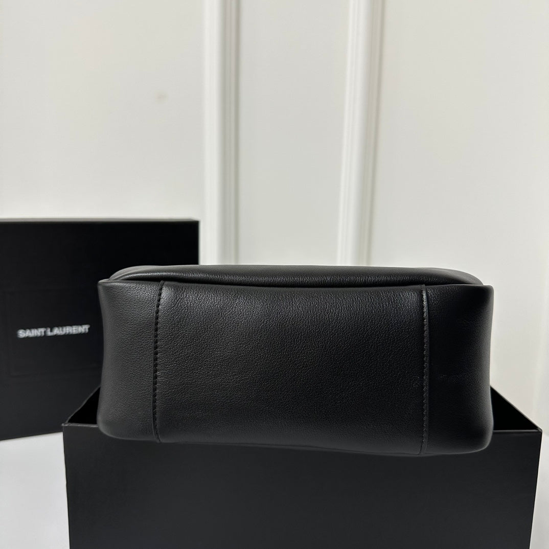 SAINT LAURENT LE 5 À 7 HANDBAG 22 IN BLACK CALFSKIN