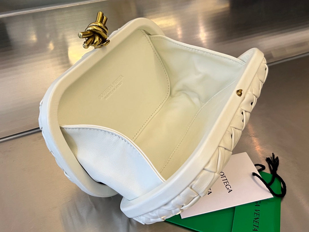 BOTTEGA VENETA KNOT 19 IN WHITE LAMBSKIN