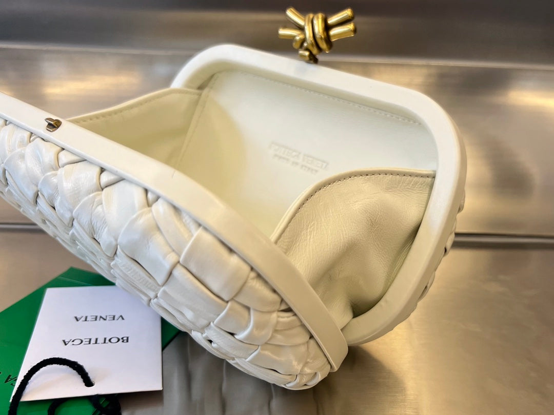 BOTTEGA VENETA KNOT 19 IN WHITE LAMBSKIN