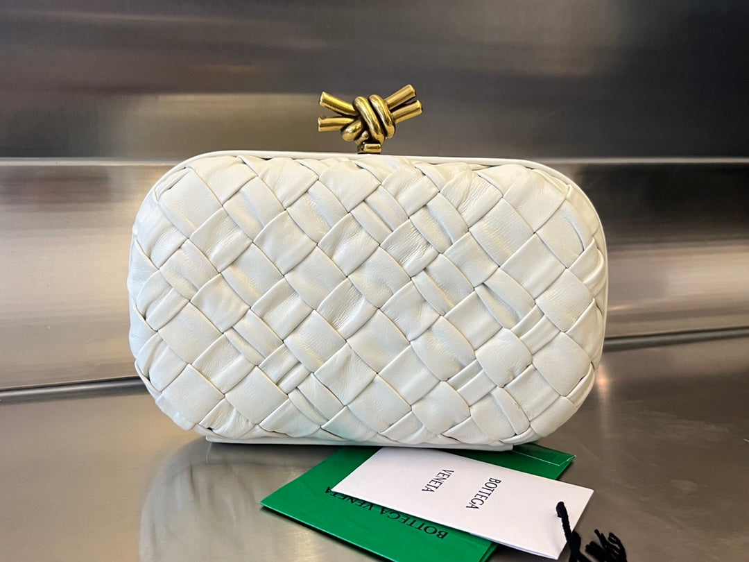BOTTEGA VENETA KNOT 19 IN WHITE LAMBSKIN