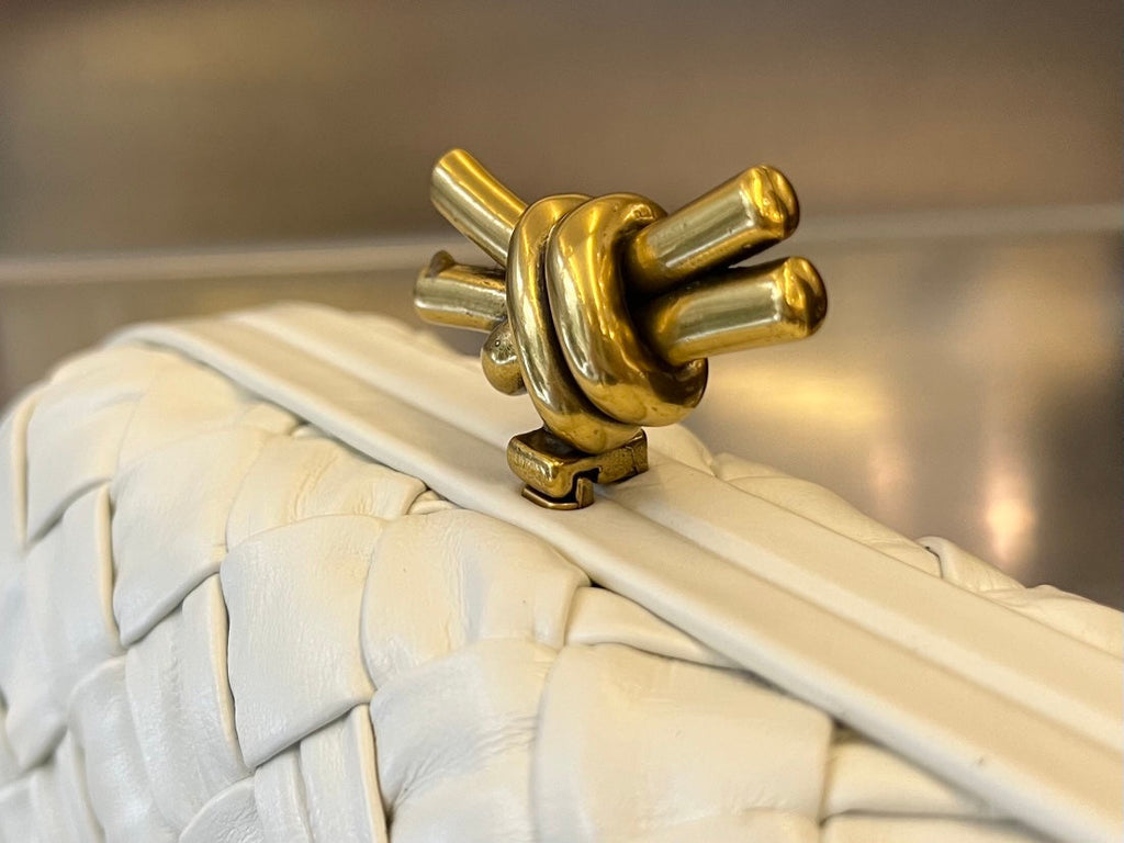 BOTTEGA VENETA KNOT 19 IN WHITE LAMBSKIN