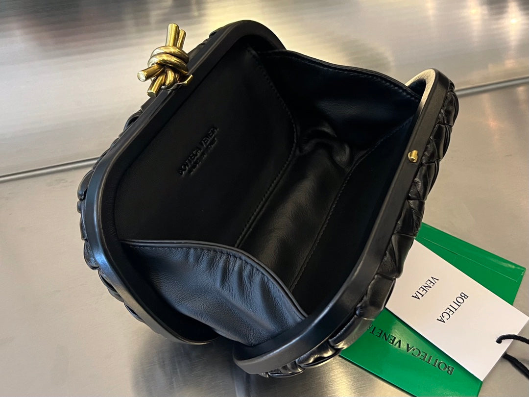 BOTTEGA VENETA KNOT 19 IN BLACK LAMBSKIN