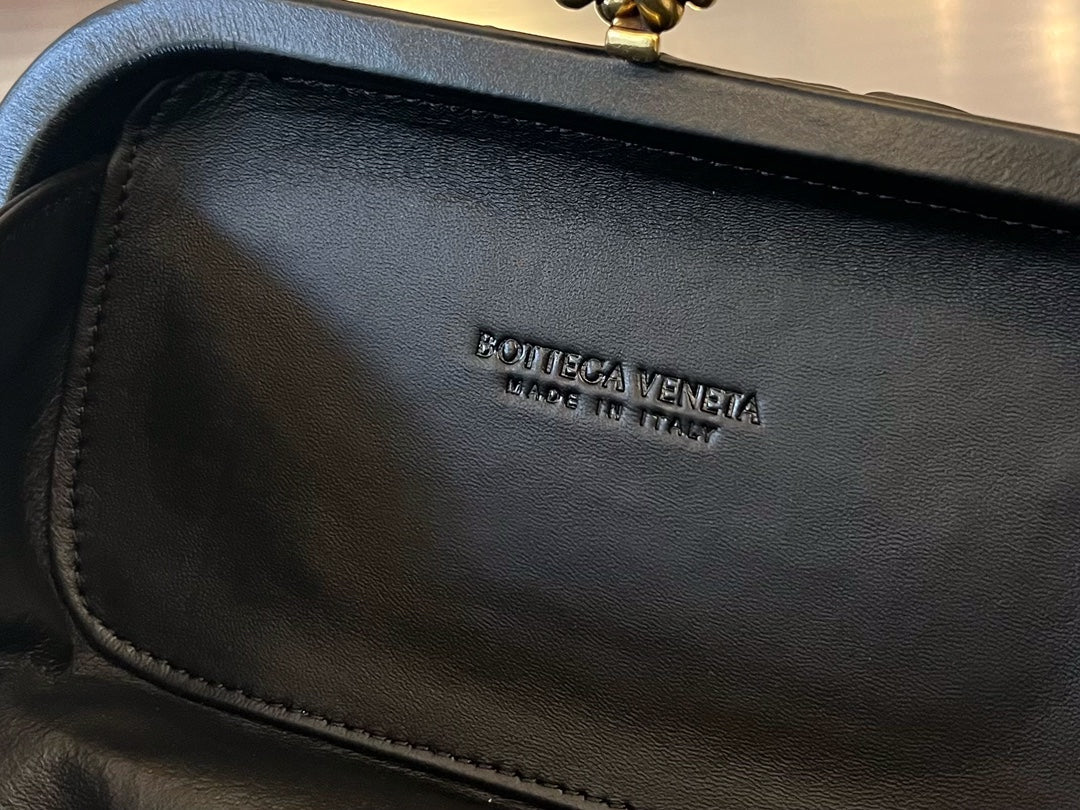 BOTTEGA VENETA KNOT 19 IN BLACK LAMBSKIN