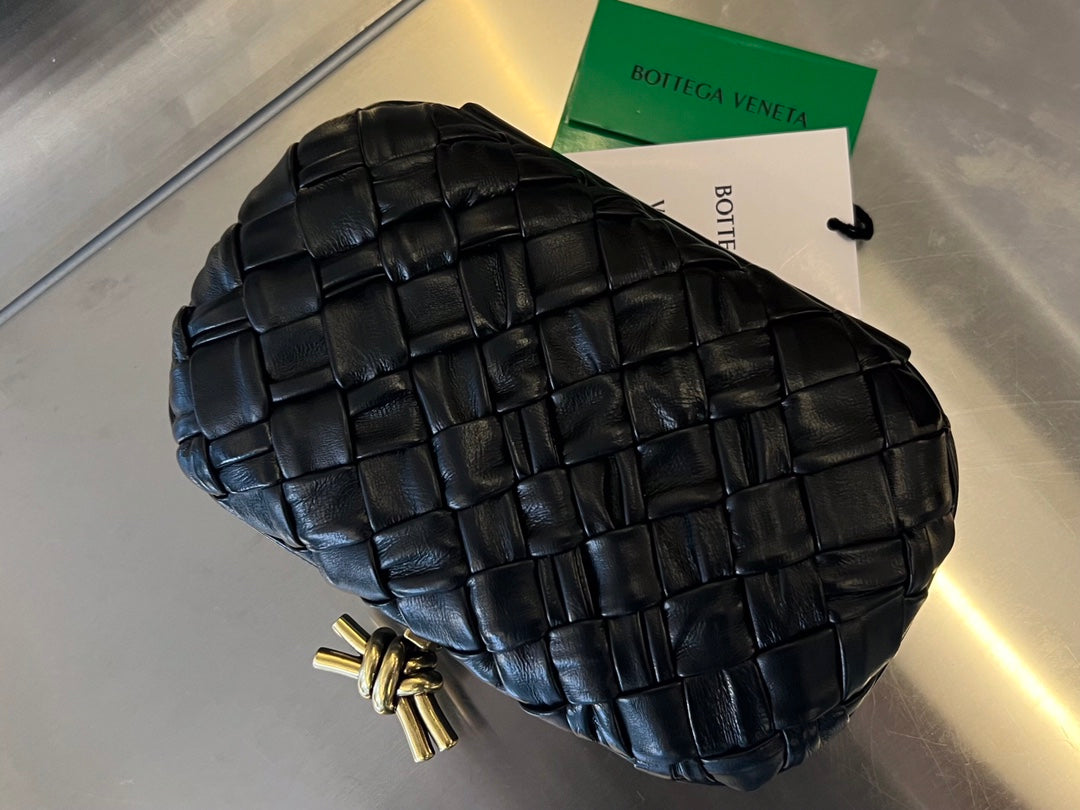 BOTTEGA VENETA KNOT 19 IN BLACK LAMBSKIN