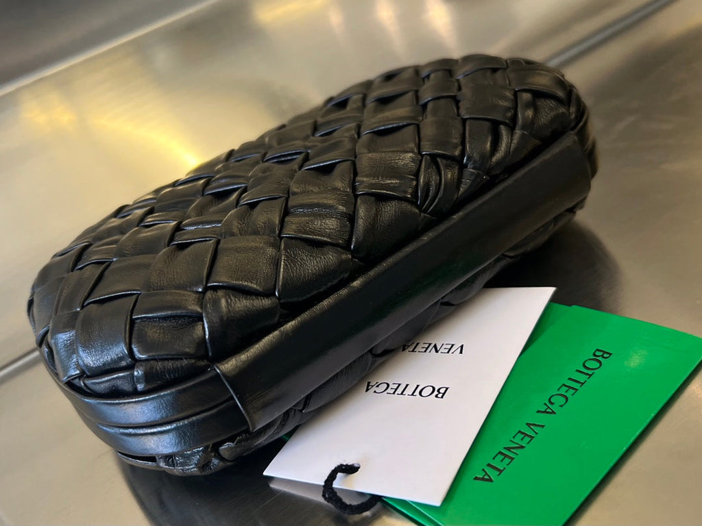 BOTTEGA VENETA KNOT 19 IN BLACK LAMBSKIN