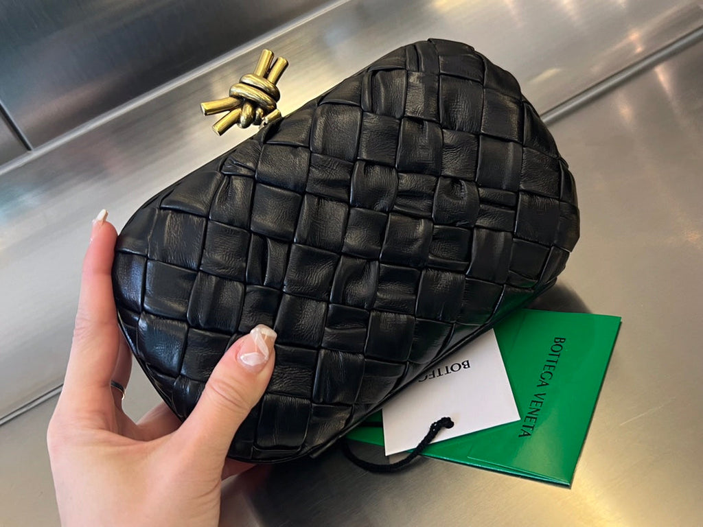 BOTTEGA VENETA KNOT 19 IN BLACK LAMBSKIN