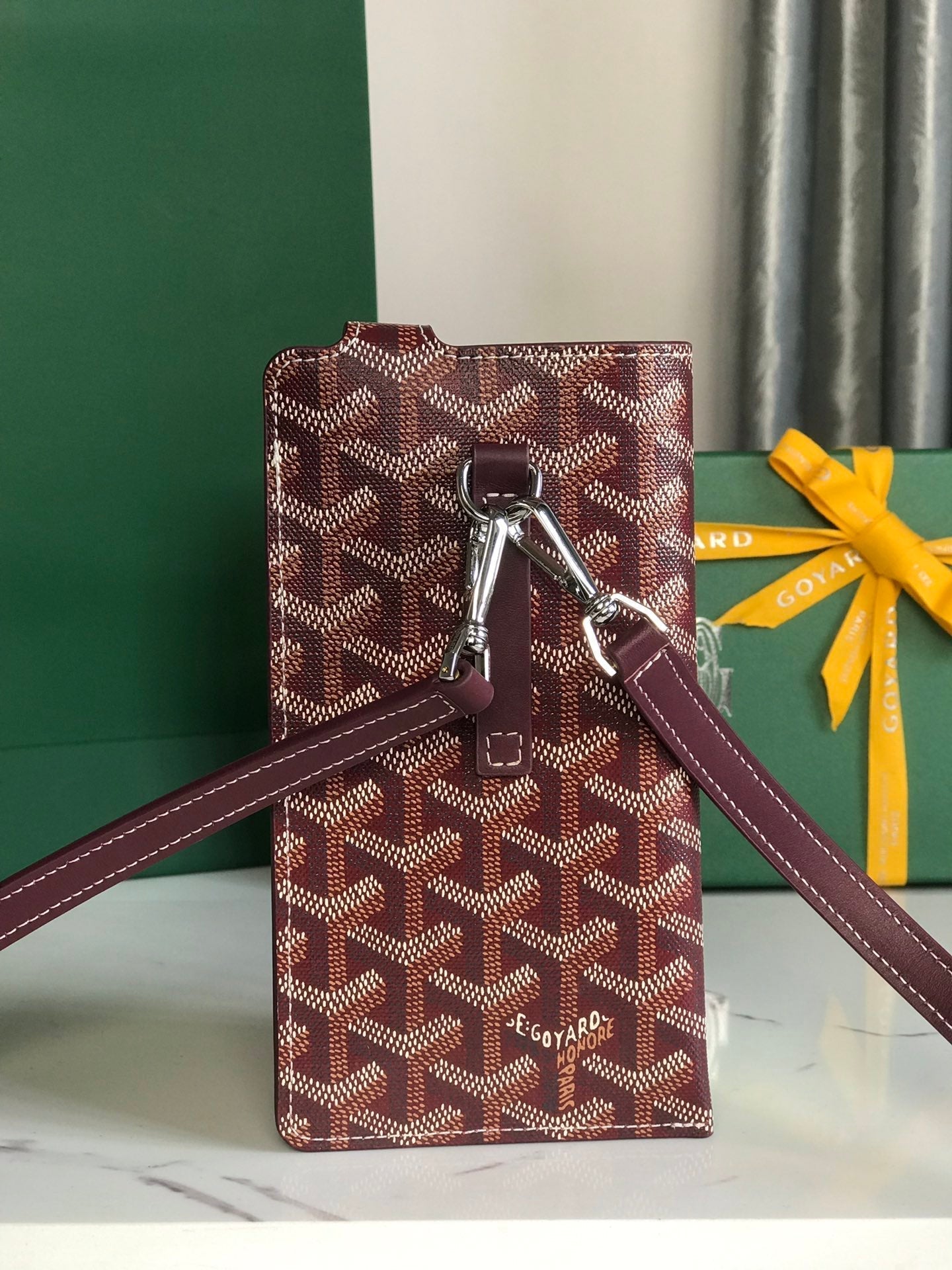 GOYARD MONTMARTRE GM CASE 18 IN WINE RED GOYARDINE CANVAS
