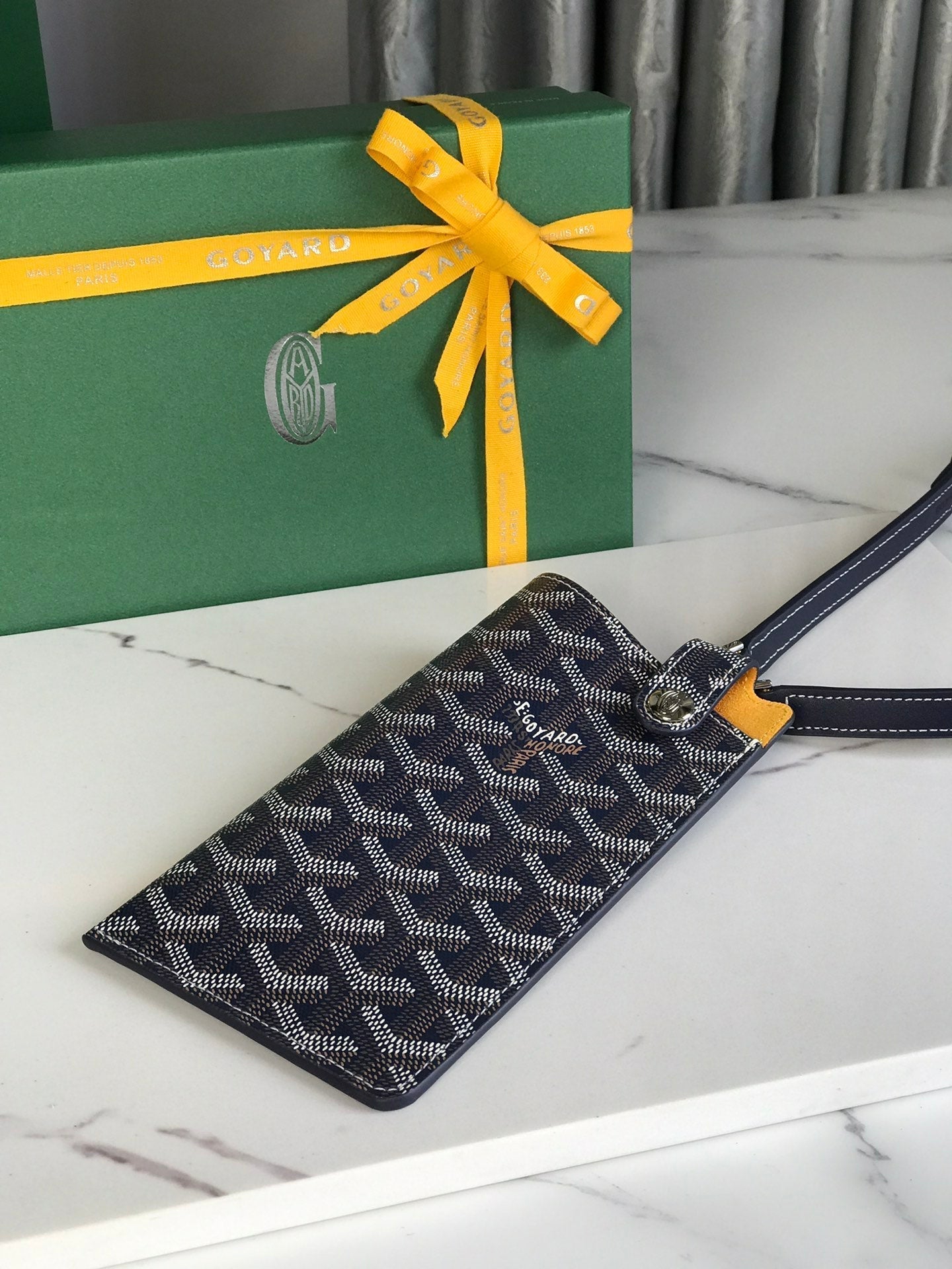 GOYARD MONTMARTRE GM CASE 18 IN NAVY BLUE GOYARDINE CANVAS