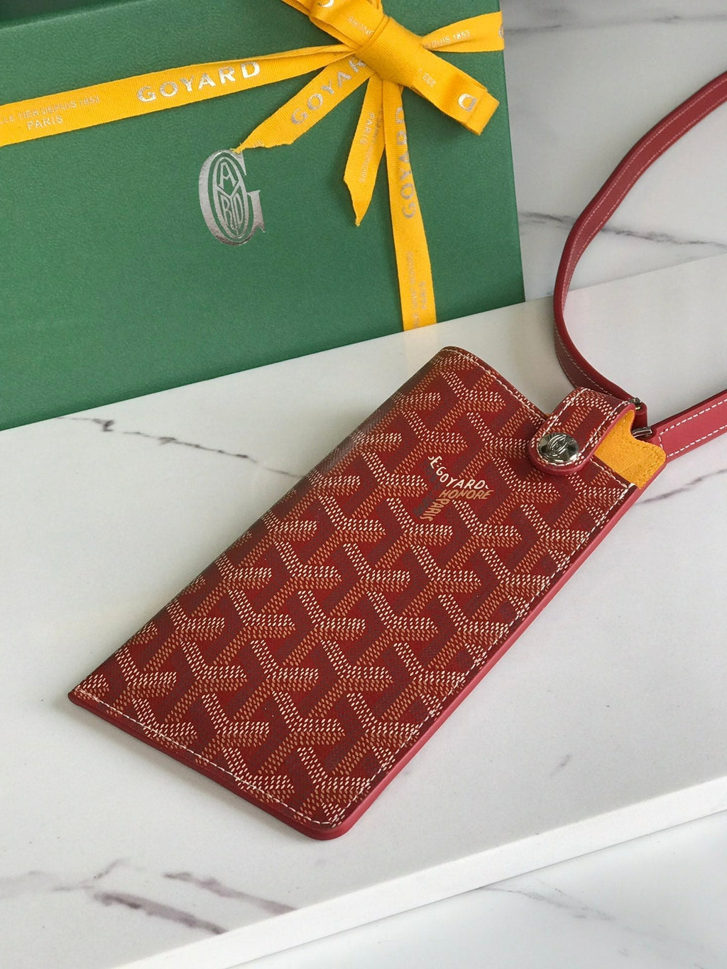 GOYARD MONTMARTRE GM CASE 18 IN CLASSIC RED GOYARDINE CANVAS