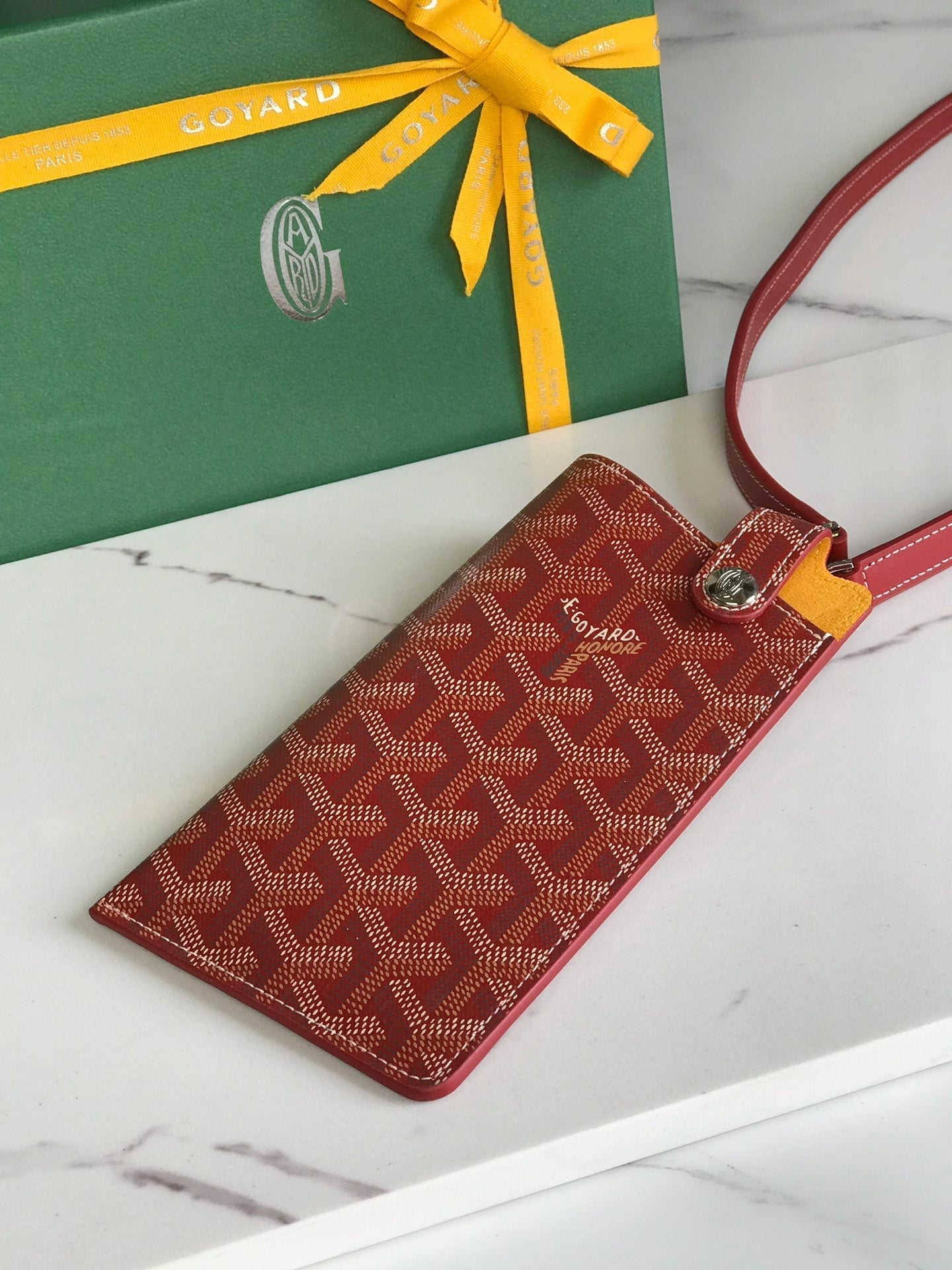 GOYARD MONTMARTRE GM CASE 18 IN CLASSIC RED GOYARDINE CANVAS