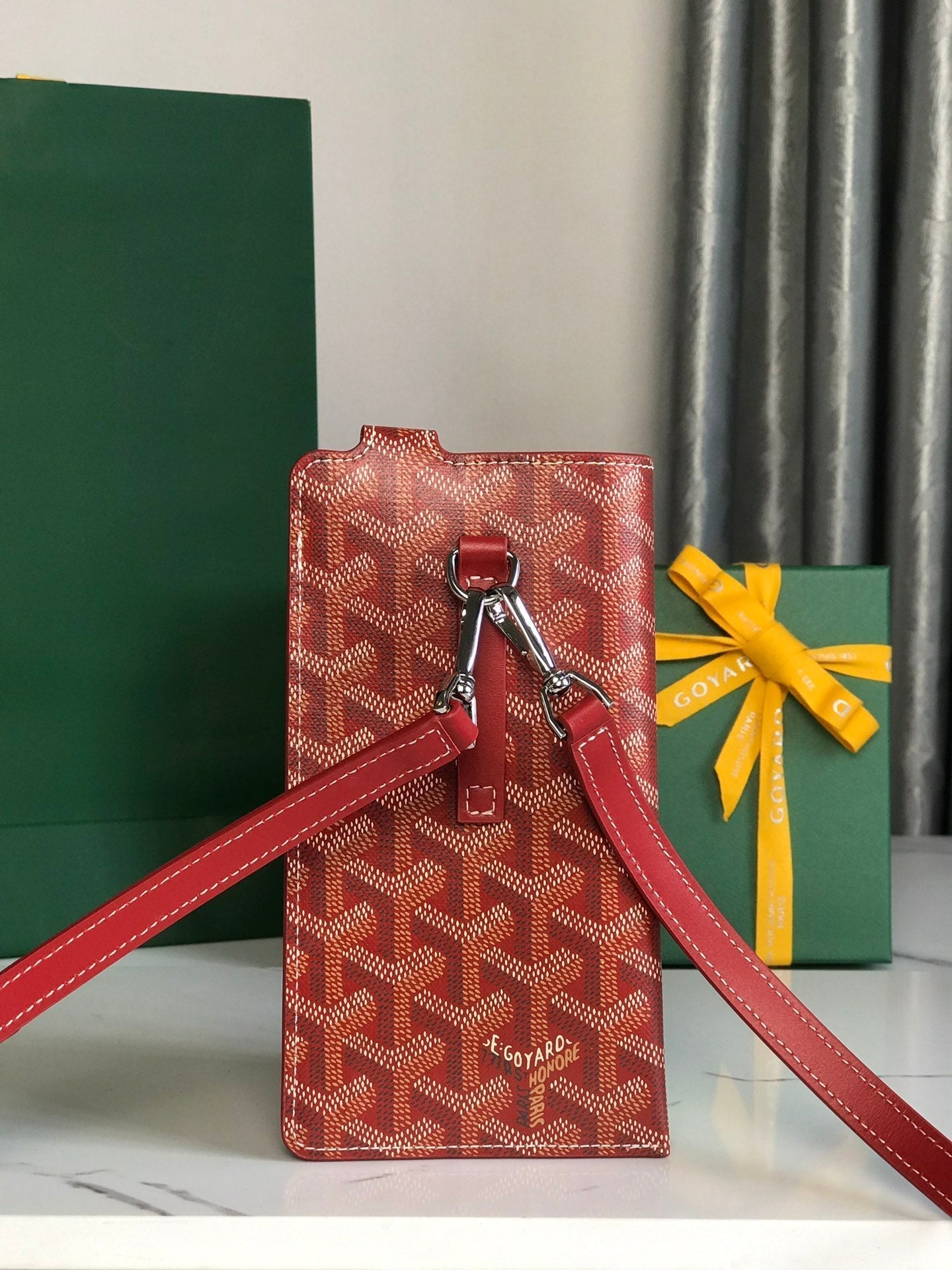 GOYARD MONTMARTRE GM CASE 18 IN CLASSIC RED GOYARDINE CANVAS