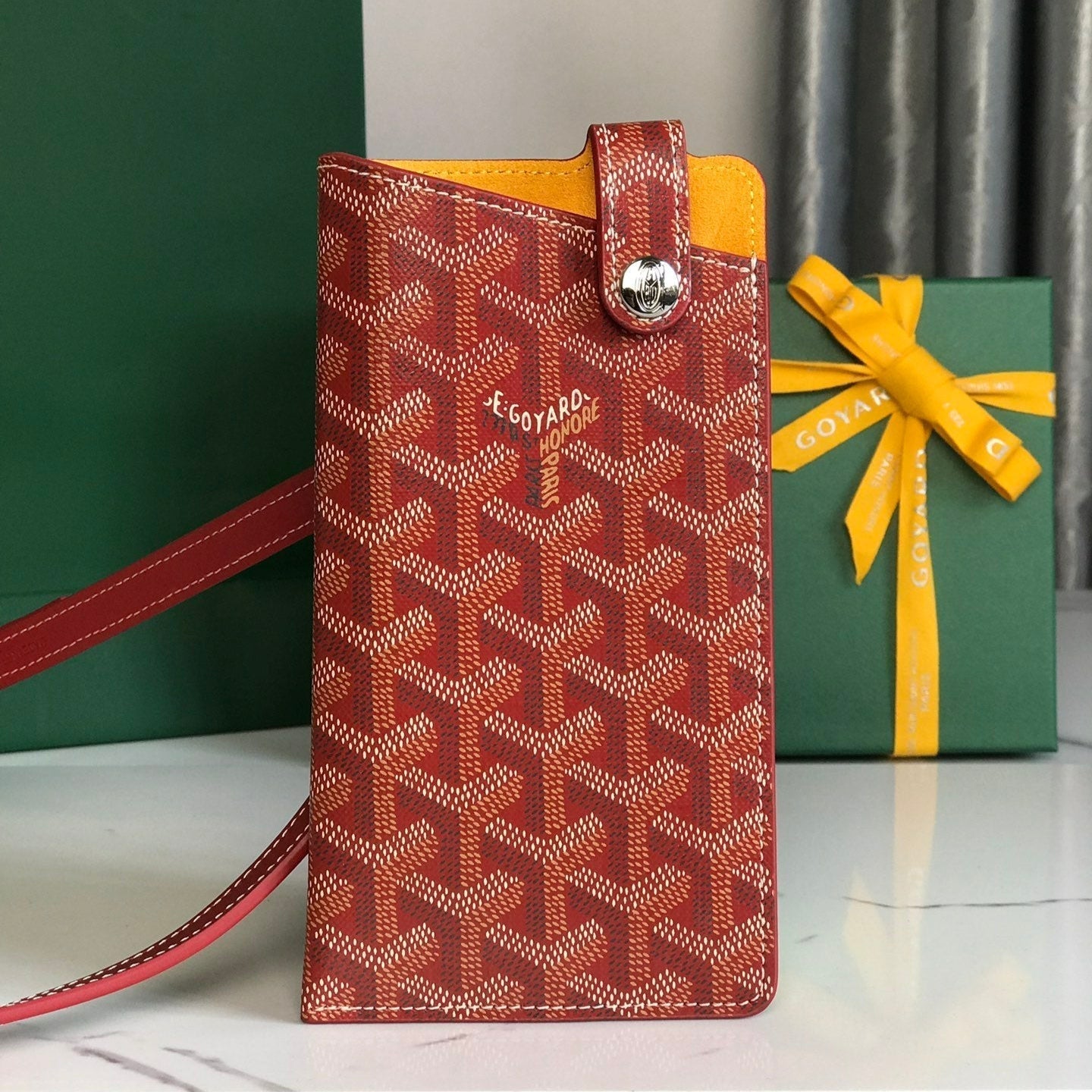GOYARD MONTMARTRE GM CASE 18 IN CLASSIC RED GOYARDINE CANVAS