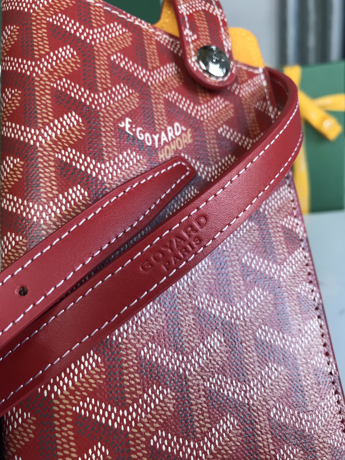 GOYARD MONTMARTRE GM CASE 18 IN CLASSIC RED GOYARDINE CANVAS
