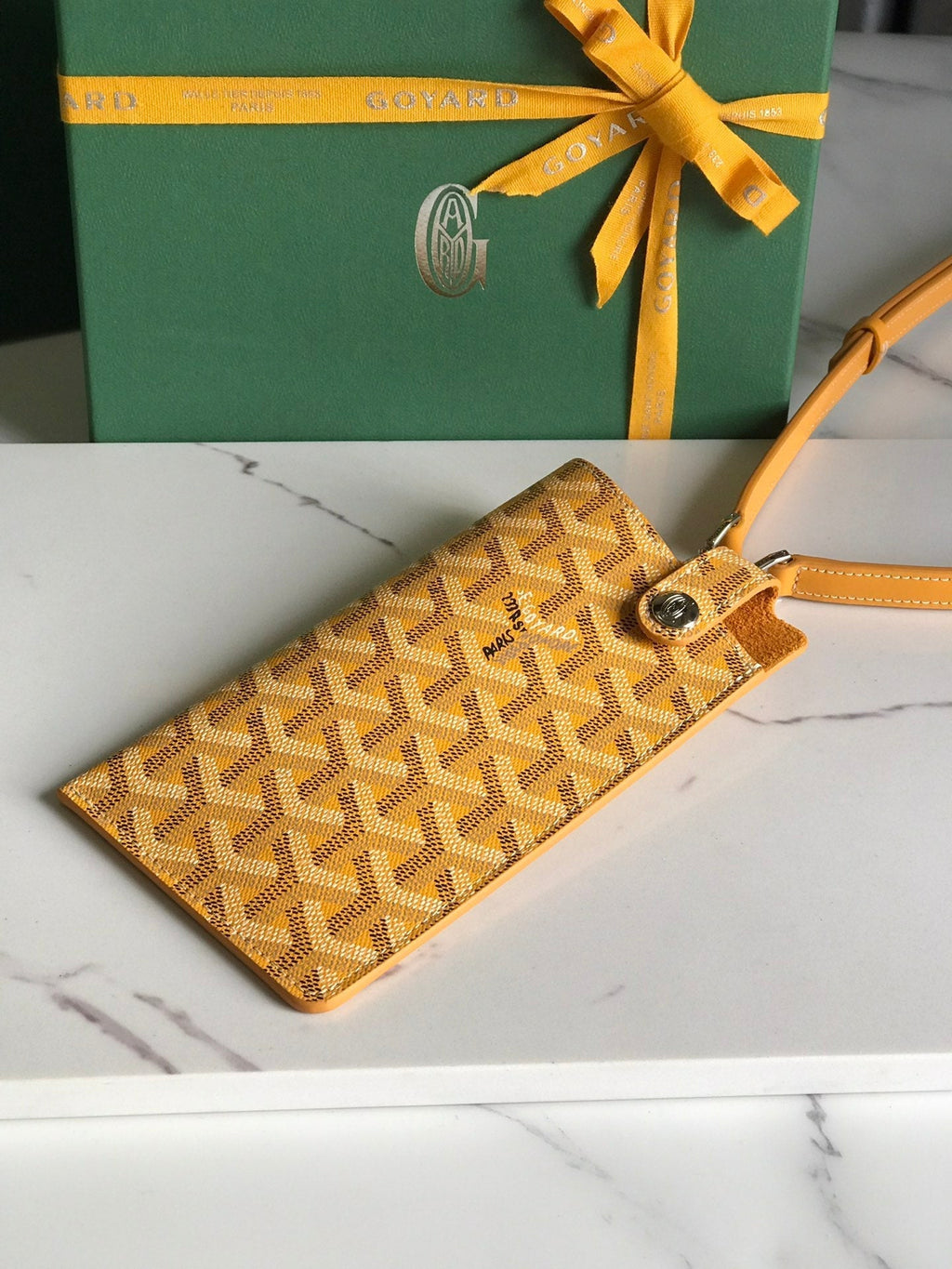 GOYARD MONTMARTRE GM CASE 18 IN YELLOW GOYARDINE CANVAS