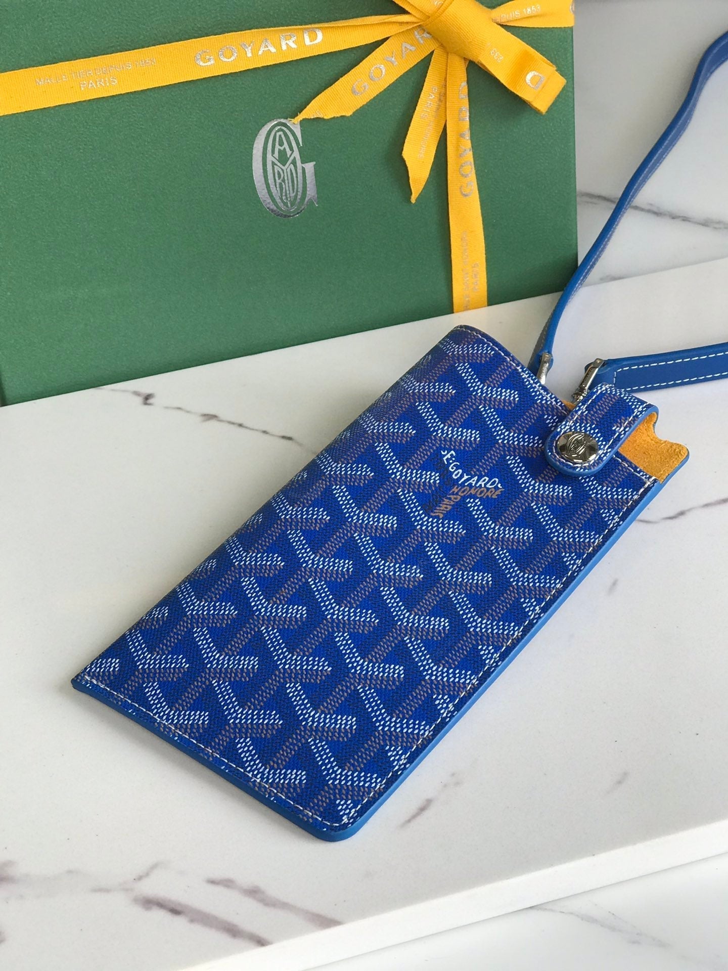 GOYARD MONTMARTRE GM CASE 18 IN SAPPHIRE BLUE GOYARDINE CANVAS