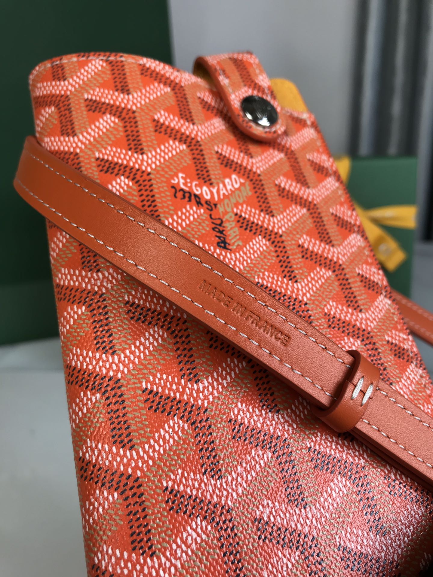 GOYARD MONTMARTRE GM CASE 18 IN ORANGE GOYARDINE CANVAS